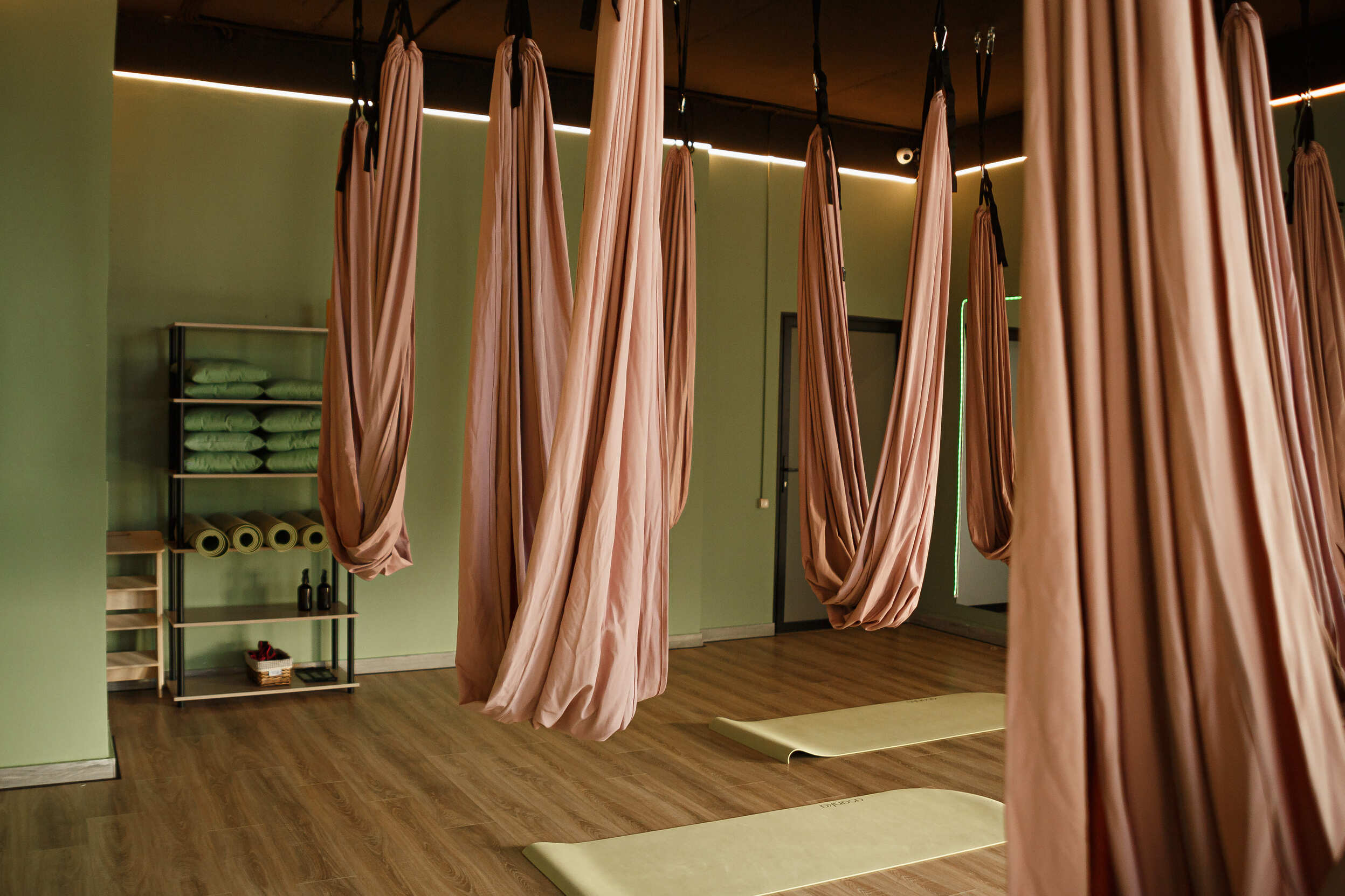 Зал с гамаками фото 4